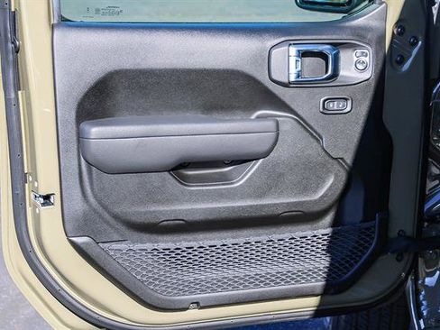 New 2025 Jeep Gladiator Sport image 18