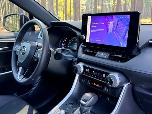Used 2023 Toyota RAV4 XSE AWD/4WD image 19