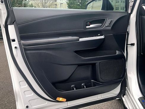 Used 2025 Toyota Sienna Platinum image 22