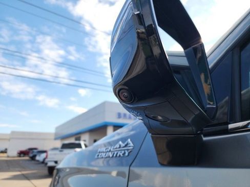 New 2026 Chevrolet Suburban High Country image 13