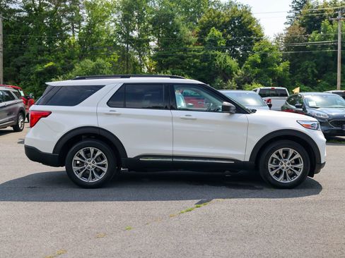 Used 2023 Ford Explorer XLT AWD/4WD image 4