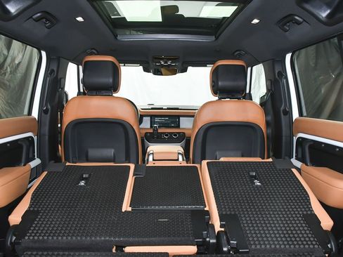 Used 2023 Land Rover Defender 110 SE AWD/4WD image 70