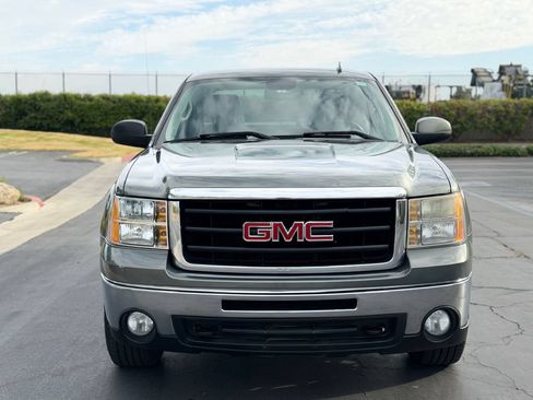 Used 2011 GMC Sierra 1500 SLT w/ SLT Convenience Package AWD/4WD image 2