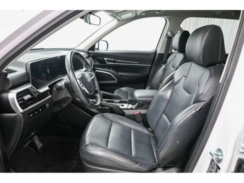 Used 2024 Kia Telluride S image 7