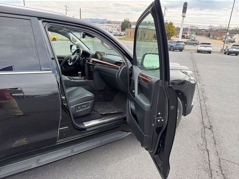 Used 2016 Lexus LX 570 4WD w/ Luxury Package image 25