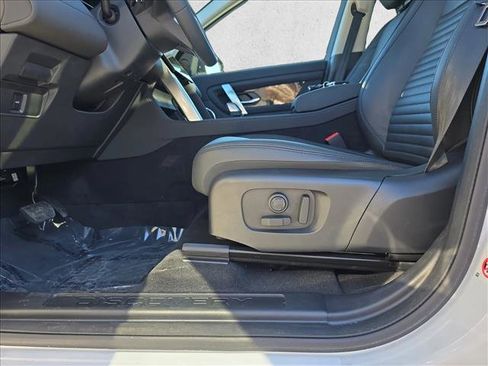 Used 2025 Land Rover Discovery Sport S image 27