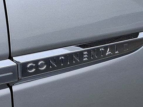 Used 2017 Lincoln Continental Select FWD image 30