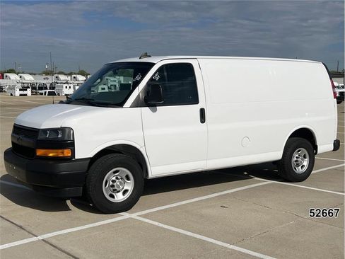Used 2021 Chevrolet Express 2500 image 1