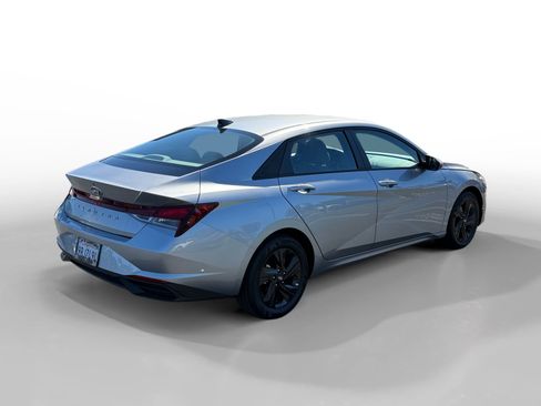 Certified 2022 Hyundai Elantra SEL w/ Preferred Accessory Package FWD image 5