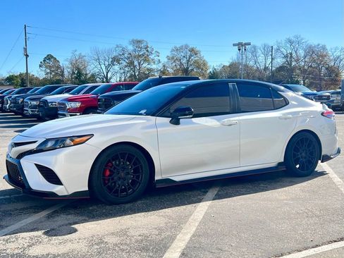 Used 2022 Toyota Camry XSE image 10