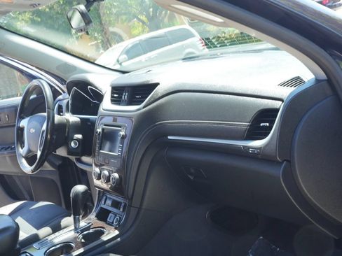 Used 2017 Chevrolet Traverse LT w/ Style and Technology Package FWD image 17