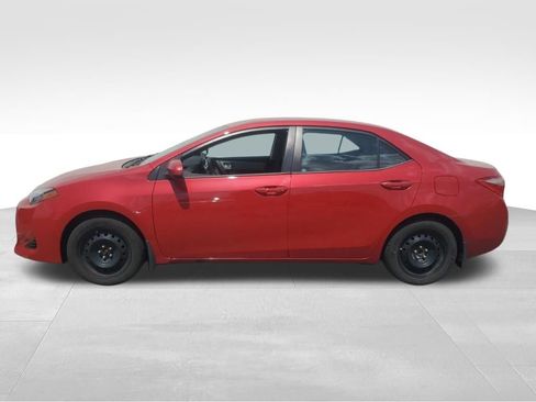 Used 2018 Toyota Corolla LE FWD image 2