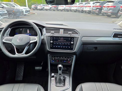 Certified 2023 Volkswagen Tiguan SE FWD image 57