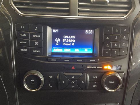 Used 2019 Ford Explorer XLT AWD/4WD image 25