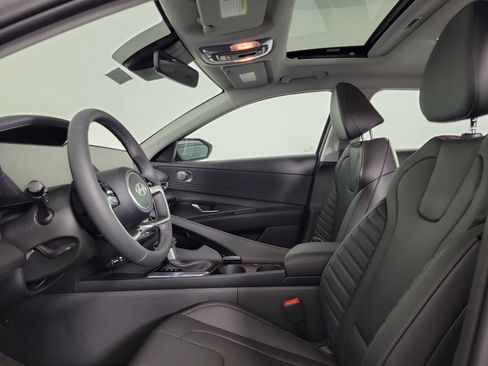 New 2025 Hyundai Elantra Limited image 24