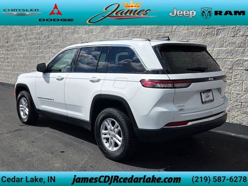 Used 2023 Jeep Grand Cherokee Laredo w/ Luxury Tech Group I AWD/4WD image 3