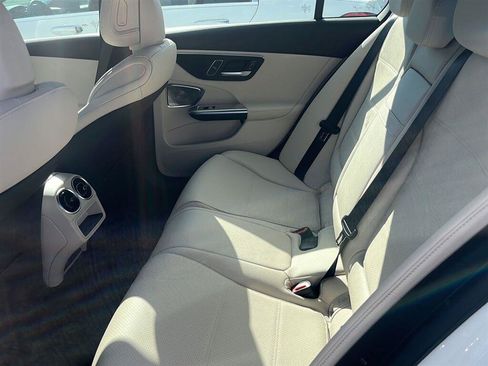 Used 2025 Mercedes-Benz C 300 Sedan image 12