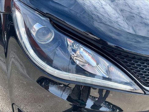 Used 2020 Chrysler Pacifica Limited w/ S Appearance Package image 31