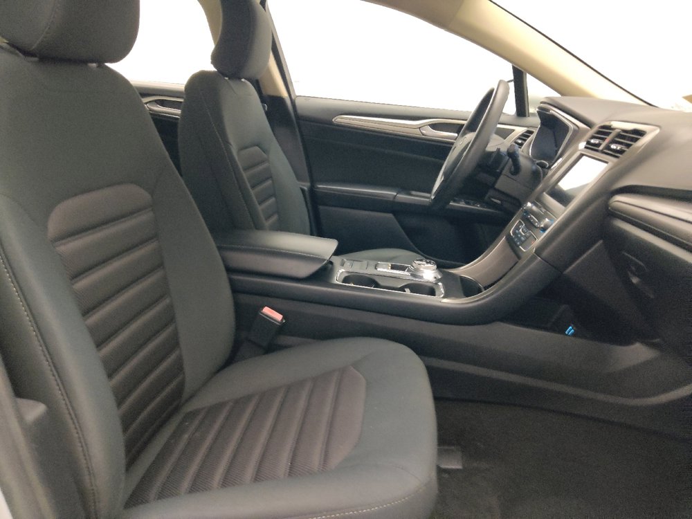 Used 2019 Ford Fusion SE FWD image 21