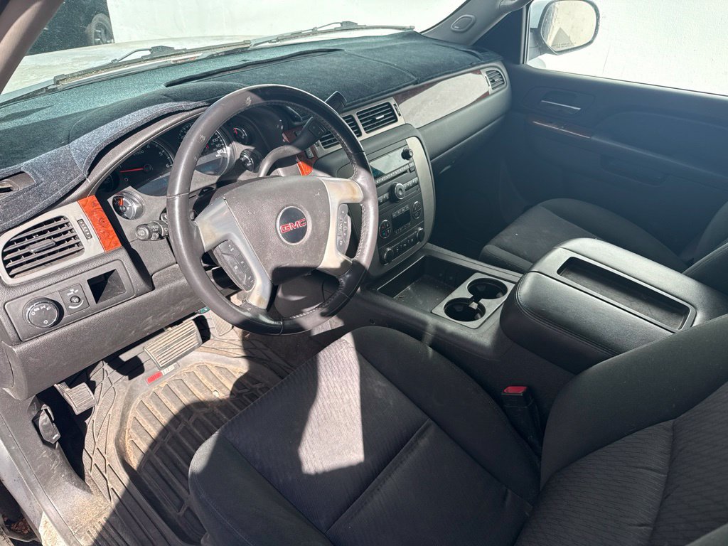 Used 2011 GMC Yukon XL SLE w/ Convenience Package RWD image 3