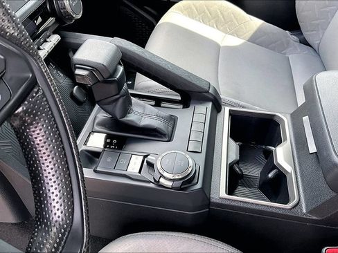 Used 2025 Toyota Tacoma SR5 AWD/4WD image 21