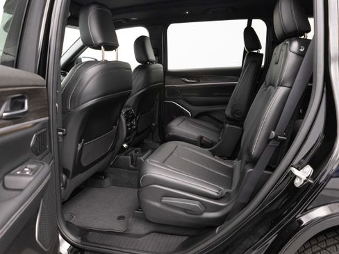 New 2026 Jeep Grand Cherokee L Limited w/ Limited Altitude Package AWD/4WD image 22