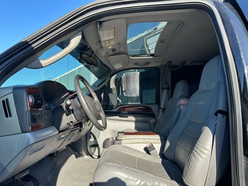 Used 2007 Ford F250 Lariat image 2