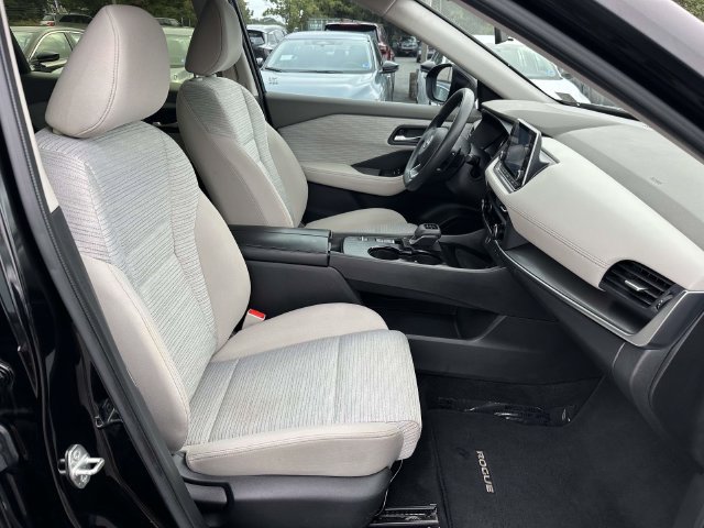 Used 2023 Nissan Rogue SV FWD image 9