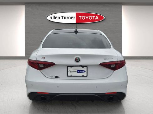 Used 2022 Alfa Romeo Giulia Veloce RWD image 10