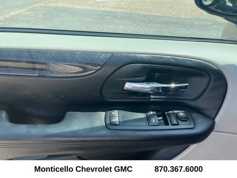 Used 2017 Dodge Grand Caravan SE w/ UConnect Hands-Free Group FWD image 10