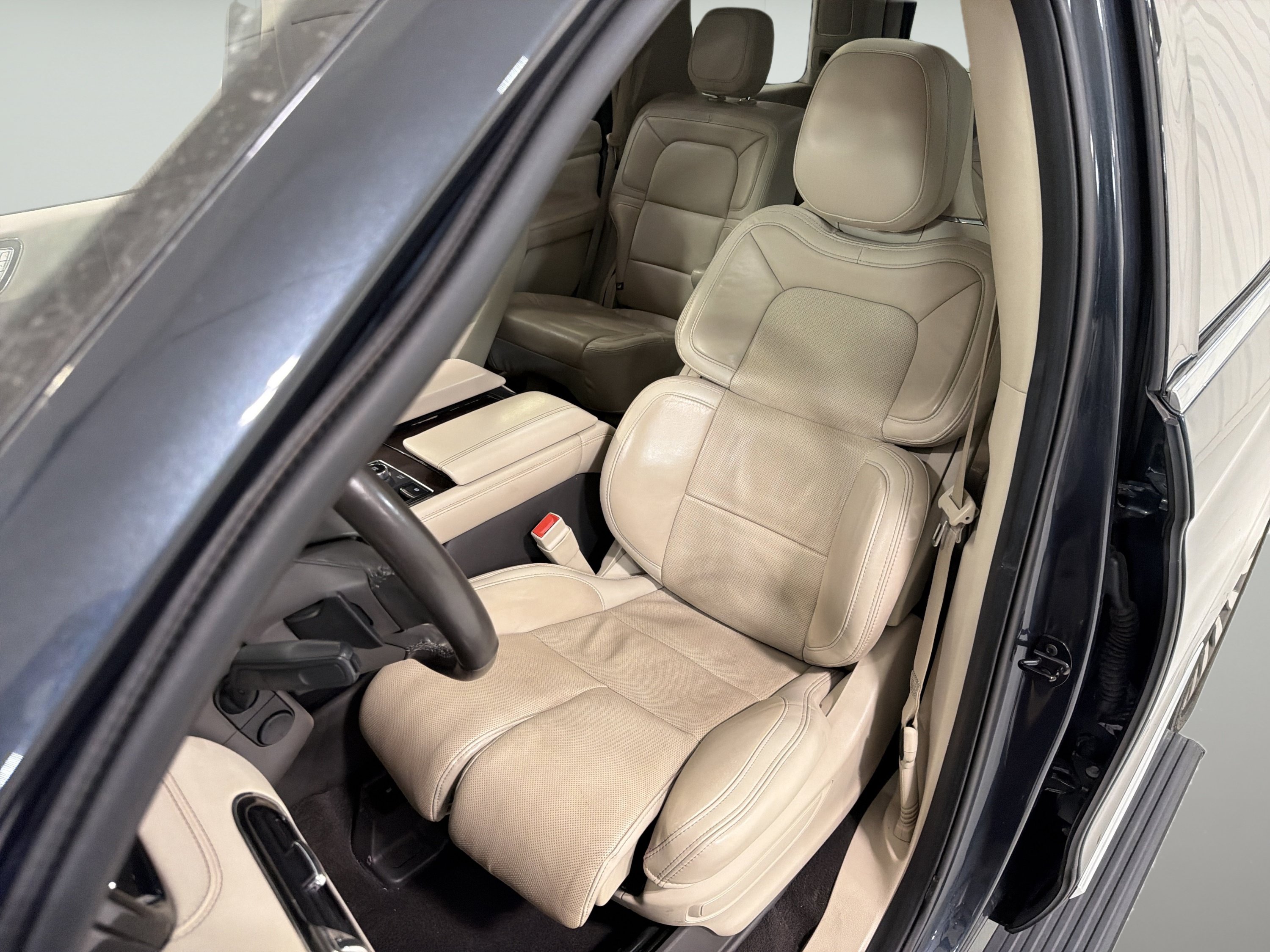 Used 2021 Lincoln Navigator Reserve w/ Luxury Package AWD/4WD image 10