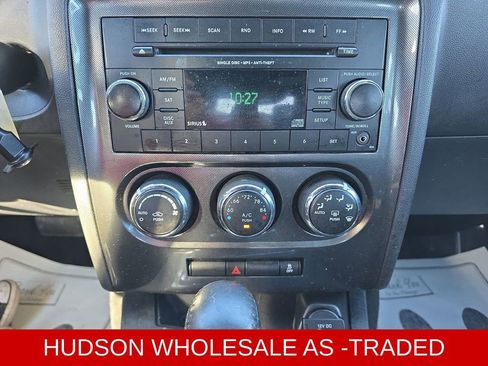 Used 2014 Dodge Challenger SXT image 23