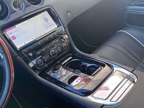 Used 2019 Jaguar XJ R-Sport image 17