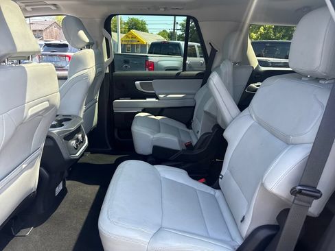 Used 2025 Ford Expedition Platinum w/ Driver's Package AWD/4WD image 22