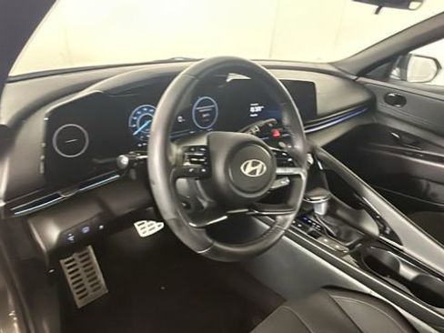 Used 2025 Hyundai Elantra SEL FWD image 14