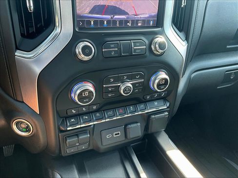 Used 2019 GMC Sierra 1500 SLT w/ SLT Premium Plus Package AWD/4WD image 16
