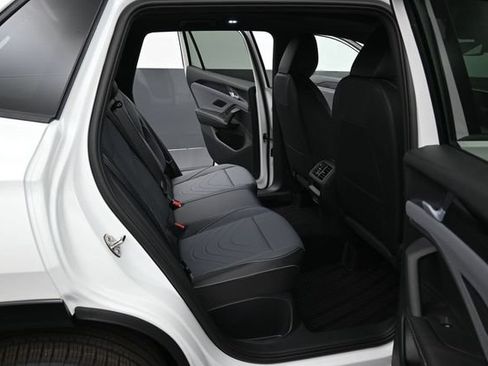 New 2026 Volkswagen Tiguan SE R-Line AWD/4WD image 13