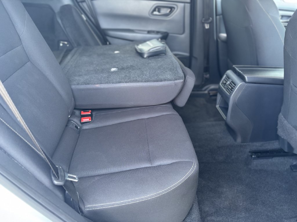 Used 2024 Nissan Rogue S AWD/4WD image 27