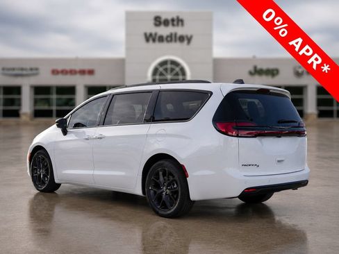 New 2026 Chrysler Pacifica Select w/ S Appearance Package FWD image 5