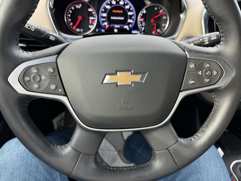 Used 2022 Chevrolet Traverse Premier image 20