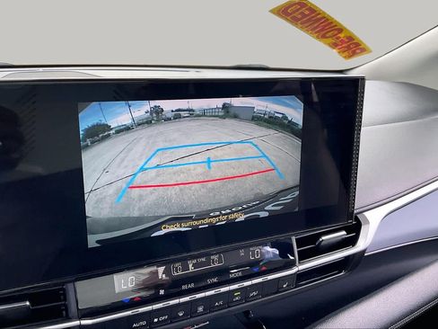 Used 2025 Toyota Sienna XLE FWD image 25