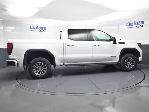 Used 2022 GMC Sierra 1500 AT4 w/ AT4 Premium Package AWD/4WD image 8