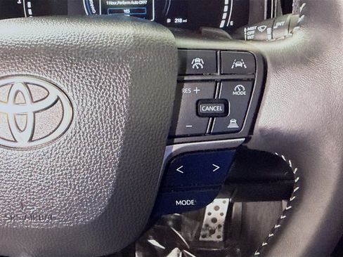 Used 2025 Toyota Camry SE FWD image 15