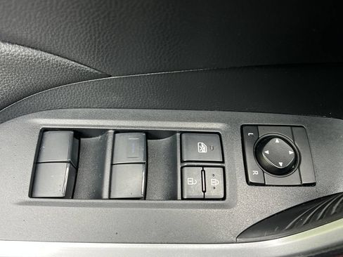 Used 2019 Toyota RAV4 XLE w/ Convenience Package AWD/4WD image 12