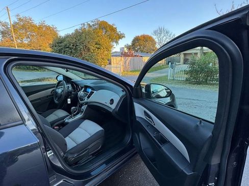 Used 2015 Chevrolet Cruze LS image 7