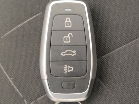 Used 2019 Nissan Kicks SV image 32