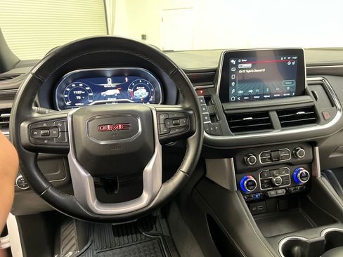 Used 2023 GMC Yukon SLT image 17