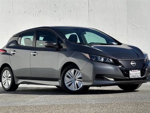 Used 2023 Nissan Leaf S image 2