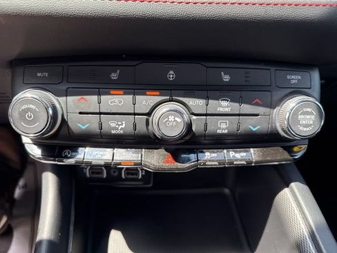 Used 2025 Dodge Durango GT AWD/4WD image 38