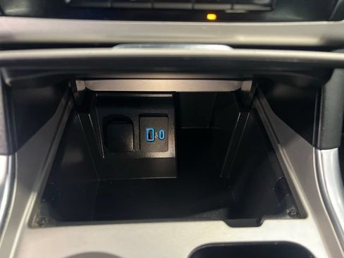 Used 2022 Ford Explorer XLT w/ Equipment Group 202A AWD/4WD image 25